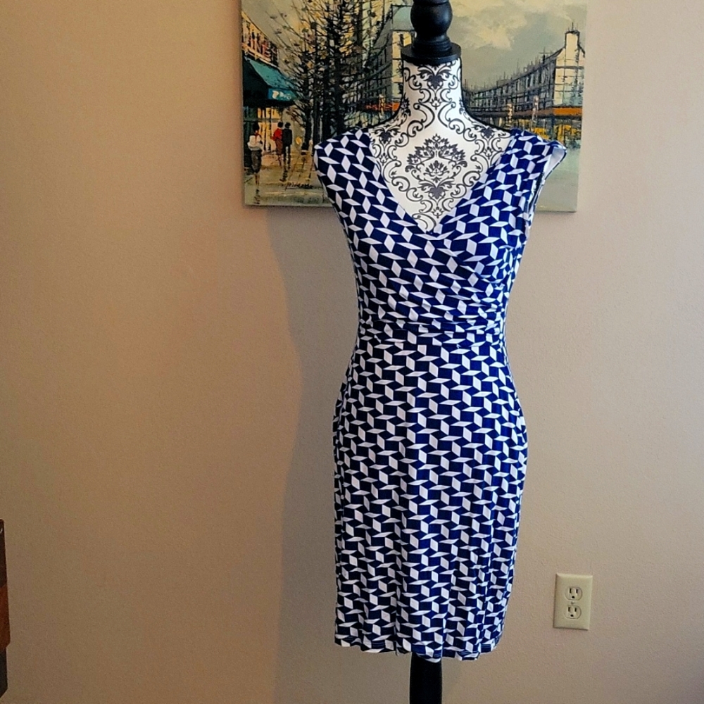 Gilli size small blue and white Geometric dress